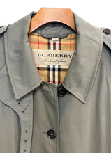 Load image into Gallery viewer, Burberry Coat